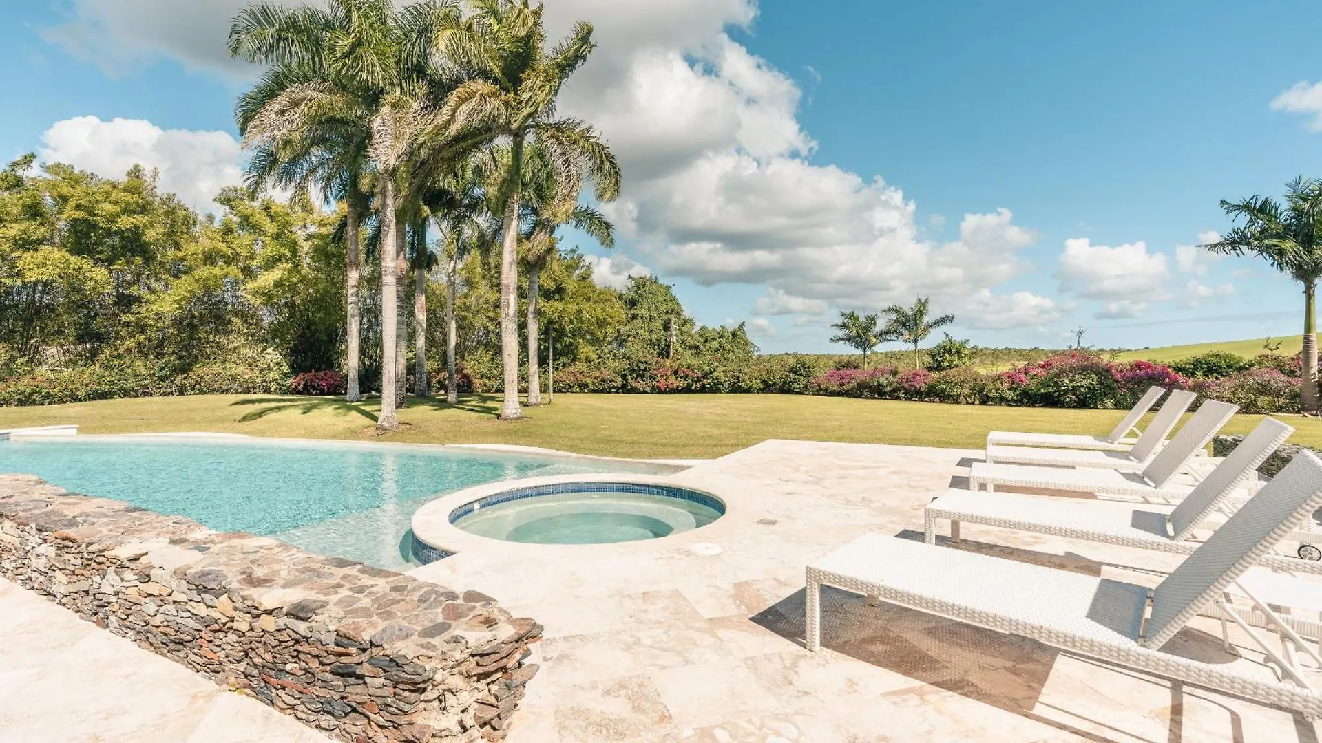 Magical Apartment With Garden View In Casa De Campo El Infiernito